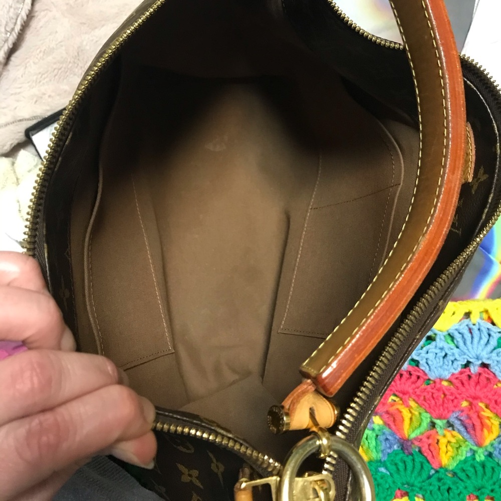 SOLD Louis Vuitton Discontinued Sully MM Hobo - Picture 7 of 8